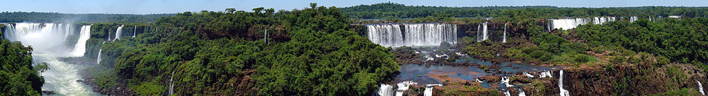 Iguazu Wasserfaelle Panoramabild