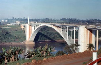 Bruecke ueber den Parana